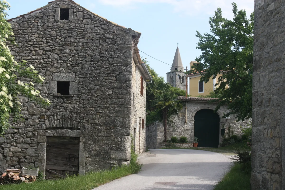 The stone lanes